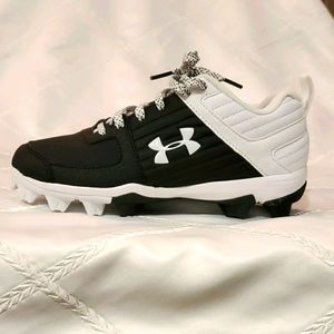 UA Baseball Softball Cleats